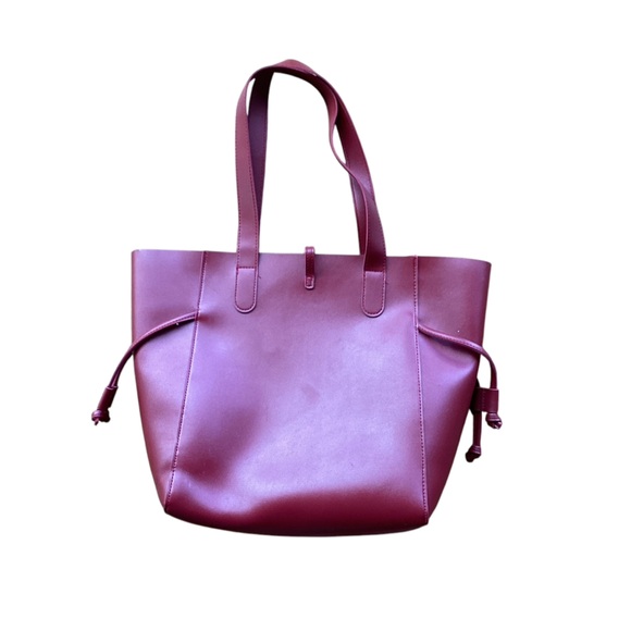 Neiman Marcus Tote and Makeup bag set in faux leather - Picture 5 of 11